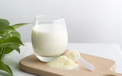 牛奶、奶粉到底有什么区别？该怎么选？-牛奶奶粉的区别