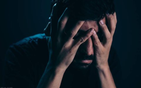 三十岁的焦虑 上有父母，下有子女，自己的担子是那么重-人到30岁很焦虑痛苦