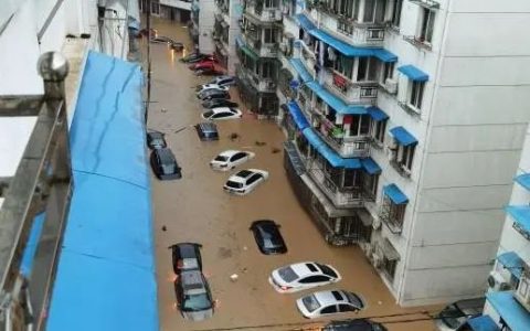 今年的雨有多大？26省份现洪涝灾害，高考受影响-今年雨水太多了英语