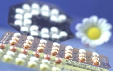 吃避孕药容易长黄褐斑？这5大副作用要警惕，女性朋友要谨记-服用避孕药会长黄褐斑吗