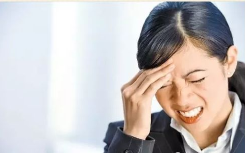 还在被偏头痛折磨吗？4个方法有效缓解-偏头痛太折磨人了