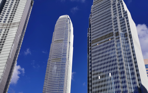 梅赛德斯-奔驰下调部分中国电动汽车售价 EQS车型降价近3.3万美元（奔驰最新电车）