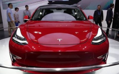 特斯拉再次降价，掌握价格战指挥棒，国产新能源汽车面临更大压力（特斯拉大幅降价冲击新能源汽车市场）