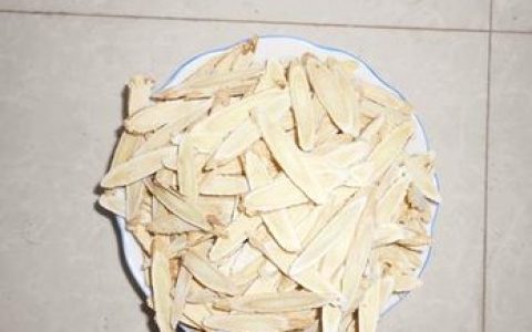 黄芪泡水喝的功效、黄芪的功效与作用及食用方法中医说（黄芪泡水的功效是什么作用）