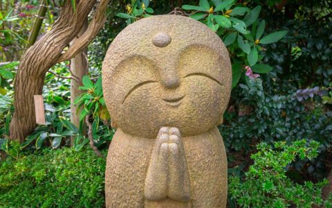 和尚、喇嘛、僧、尼、法师分别代表什么？