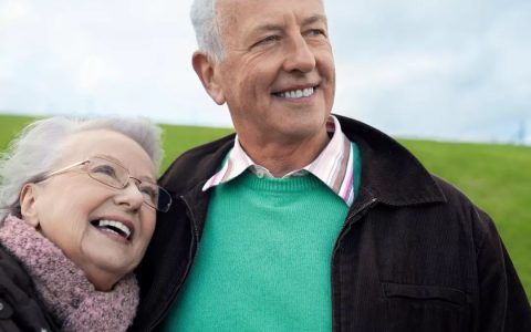 吴尊爸爸72岁却像27岁，只因日常有这个“坏习惯”！（吴尊为75岁父亲庆生?）