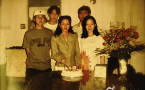 72岁吴尊爸爸首次曝光，竟然比39岁儿子还要帅！（吴尊父亲年轻照片）