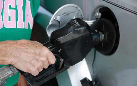 200块的92，和200块的95，哪个跑得更远-200块钱95号汽油能跑多少公里算省油