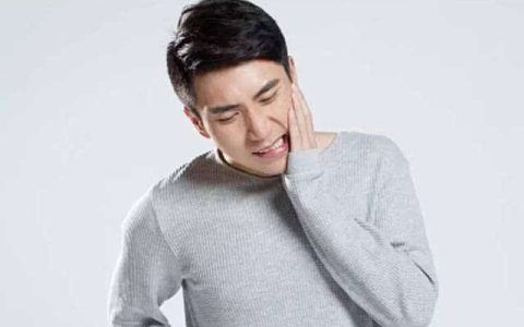 想要快速甩掉口腔溃疡，2个“偏方”屡试不爽，拿走不谢！-治口腔溃疡的小偏方中最好的一种