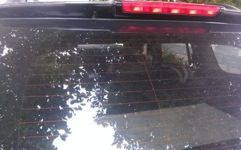 汽车后挡风玻璃撕膜，损坏电热丝怎么办？如何补救？-后风挡膜撕不下来怎么办