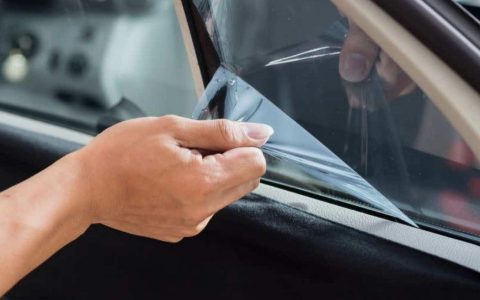 后风挡贴膜撕掉时 会把电热丝扯掉？-后挡风玻璃加热丝贴膜损坏电热丝么?