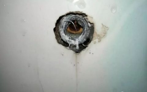 水龙头拧断了怎么办？老师傅教我一招，1分钟不到轻松取出断丝-水龙头断了怎么打开