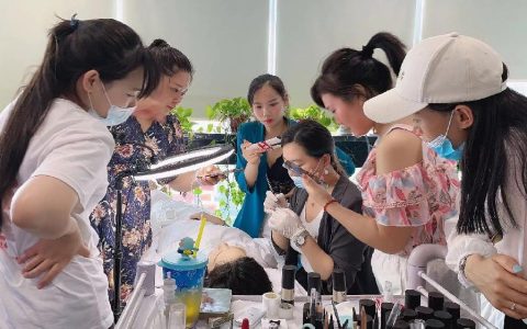 哪家半永久化妆学校比较好-毛戈平化妆培训学校