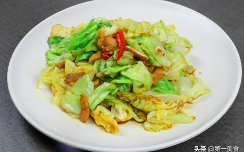 炒包菜时，有人焯水有人直接炒，都不对，这才是正确做法，太香了-包菜怎么炒不会烧焦