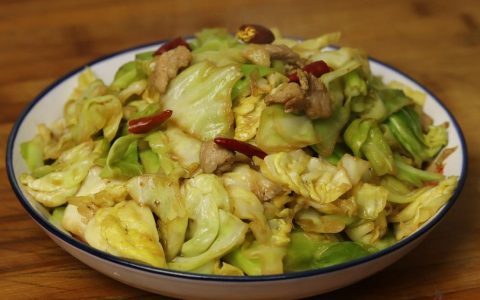 为啥饭店炒的包菜那么好吃，原来诀窍在这里，学会也能做大厨-包菜怎样炒好吃?