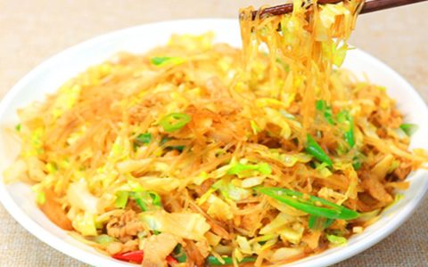 秋天，遇到包菜敞开吃，天然叶酸高！简单一炒比肉香，顿顿都光盘-包菜含有叶绿素吗