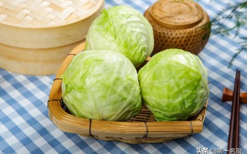 秋季,遇到卷心菜敞开吃,天然叶酸高！简单一炒比肉香，咋吃都不腻-卷心菜有叶酸吗