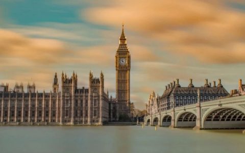 中国人在英国贷款买房容易操作吗？购买英国房产可以移民英国吗？（在英国怎么贷款买房）