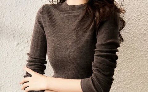 “大衣”已经失宠，今秋突然火了一种小衫，叫“德绒衫”，显高雅-德绒打底衫怎么样