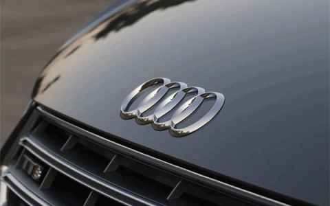 奥迪广告文案被曝抄袭，坑了刘德华！疑似文案作者朋友圈曝光（奥迪广告语宣传语怎么写）