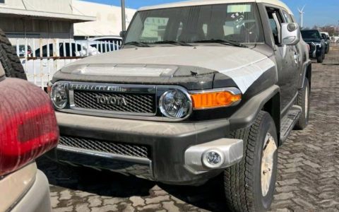 丰田FJ酷路泽：俗称越野“大玩具”，对开门+四驱+4.0L引擎-2021款丰田酷路泽fj新款