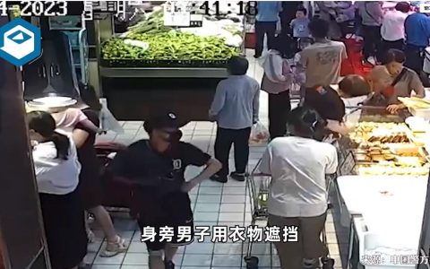 幼儿戴金手镯遭小偷尾随3秒，手镯瞬间失踪