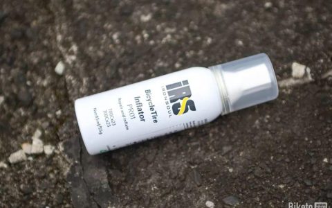 直怼气嘴的补胎神器 1分钟够快了吗？台湾IRS充气补胎液测试-汽车充气补胎宝