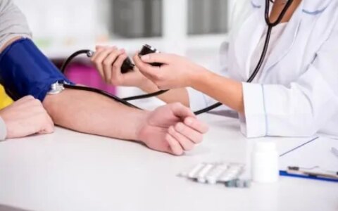 高血压的人，这四类食物就千万不要吃了，不然降压药等于白吃（高血压吃什么食物一览表）