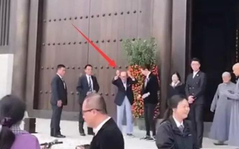 本月第三度“露面”！网友偶遇李嘉诚：92岁“超人”电动车代步（诚信超人李嘉诚的故事）