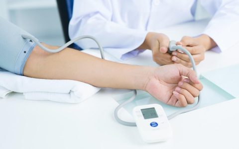 得了高血压不要着急吃药，养成这4个“好习惯”，比吃药还管用-得了高血压能治好吗?