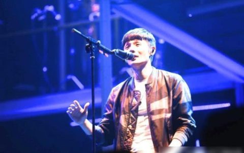 10首悲伤的情歌，它的歌词所带给我们的是一些共鸣以及一些道理（悲伤情歌排行榜前十名）