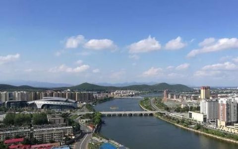 山东省的一个县，本来面积挺大，调整后少了300多平方千米（山东省面积160000）