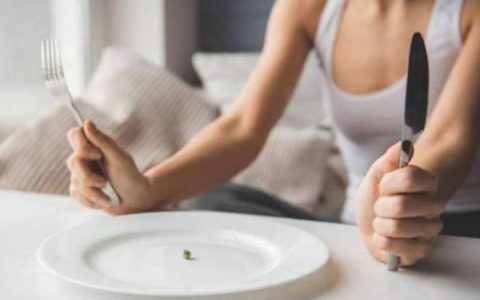 为爱减肥的广东少女走了，家人心痛放她走，生前体重仅24.8公斤-暑假我最难忘的一件事作文