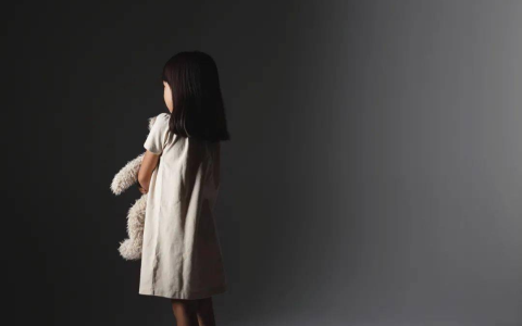 妈妈把女儿抗抑郁药换成维生素，医生：别把孩子推向”另一个深渊”-小孩误吃抗抑郁药物