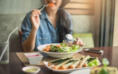 一个月减重20斤的减肥方法（一个月减肥20斤身体受得了吗?）