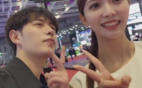 “当众亲吻，18位车模主动加我”童锦程现身上海车展美女环绕（童锦程多大）