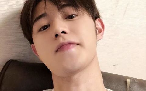 童锦程将举办新活动，第一个考虑的就是沫子，两人一起研究姿势（童锦程8.30）