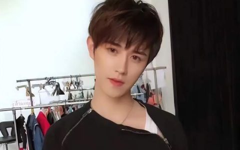 童锦程和耀扬假戏真做，两人体力消耗过大，赛后呕吐被紧急送医（童锦程图片个人资料）