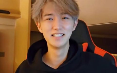 童锦程深夜走心聊天，透露为什么不再和奶奶拍视频，原因让人感动（童锦程到底什么来头）