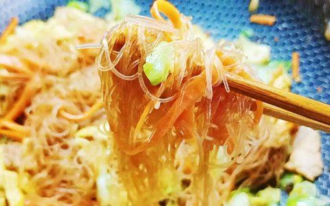 包菜炒粉丝怎么做才能快速又好吃？看我这样做-包菜炒粉丝怎么做好吃窍门视频教程下载