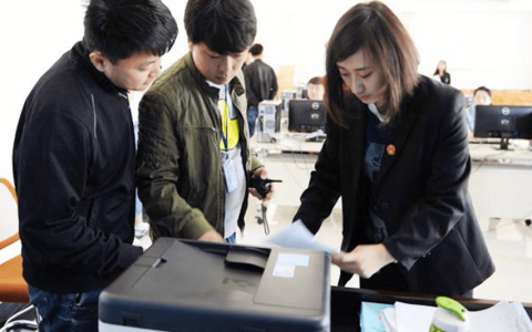 公务员食堂“大鱼大肉”天天见？男子晒出工作餐，网友表示怀疑（公务员食堂就餐标准每月多少钱）