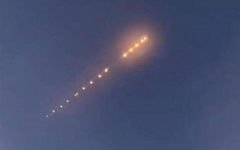 原创
齐齐哈尔上空出现不明飞行物，河南发生巨响，异象真相浮出水面？（齐齐哈尔天空出现）
