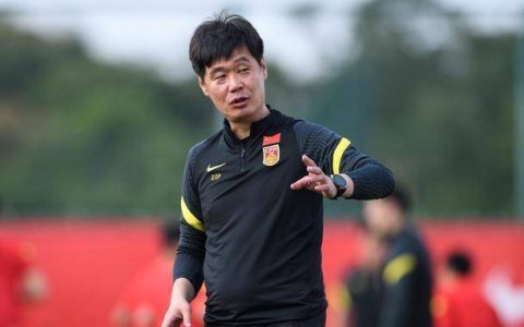 原创
李霄鹏敲定下课！足协一直心仪国足主帅揭晓！球迷直呼太意外了（足球运动员李霄鹏年龄）