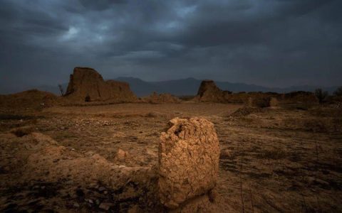 这群人想方设法，终于在沙漠中心洗上了热水澡-沙漠里洗澡