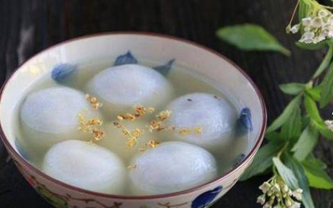 原创
卖元宵小贩教你一招，轻松辨别元宵和汤圆的区别，别再闹笑话了！-元旦和元宵有什么区别