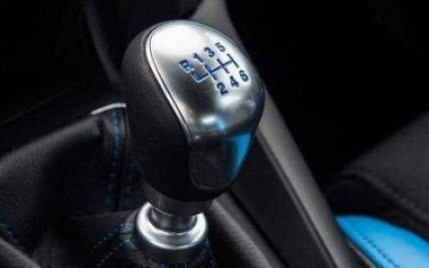 原创
开车过程中遇到转弯，离合刹车油门怎么配合呢？-车子转弯离合器刹车怎么操作