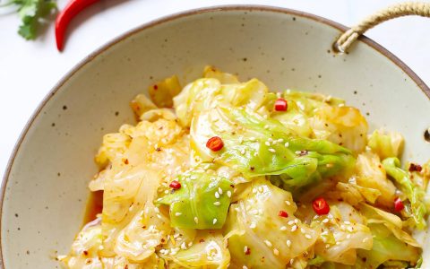 吃过手撕包菜，可你吃过凉拌包菜吗？这样做简单好吃又营养-手撕包菜的配料