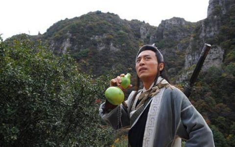 原创
杜甫醉后写的一首诗 气势可以媲美李白 全诗豪放奔腾不可一世(杜甫喝的酒是什么酒)