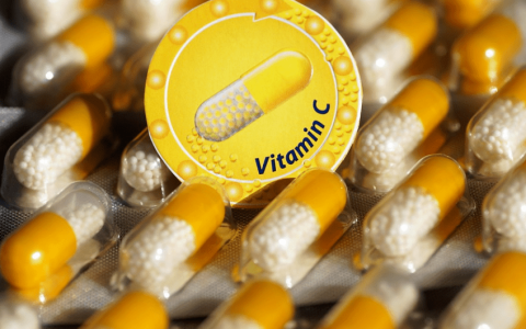 吃维生素到底是伤肝还是补肝呢？（吃维生素到底是伤肝还是补肝呢视频讲解）