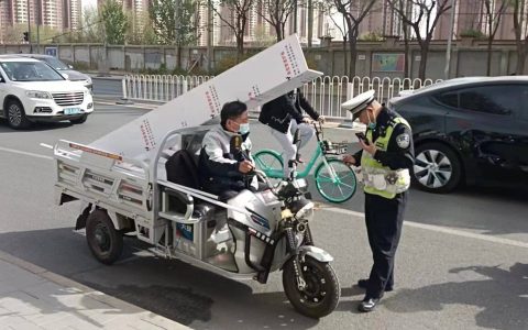 海淀交警持续开展电动三四轮车专项整治行动